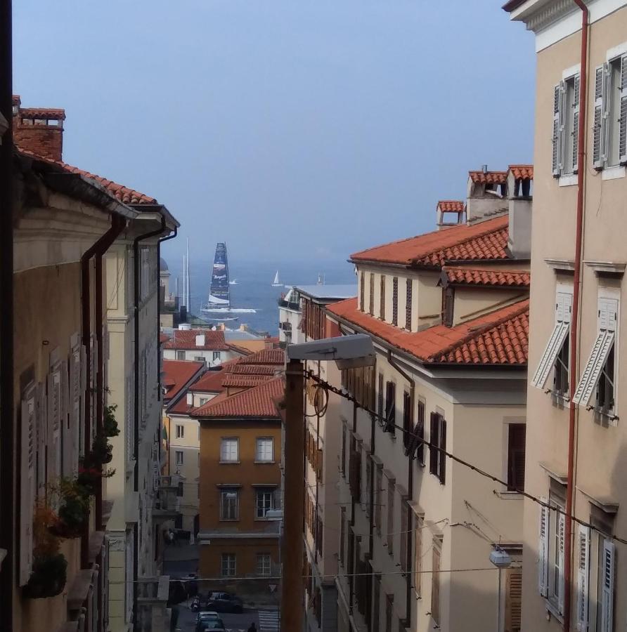 Casa Antica - Historical Apartment In Old City Center Trieste Exterior foto