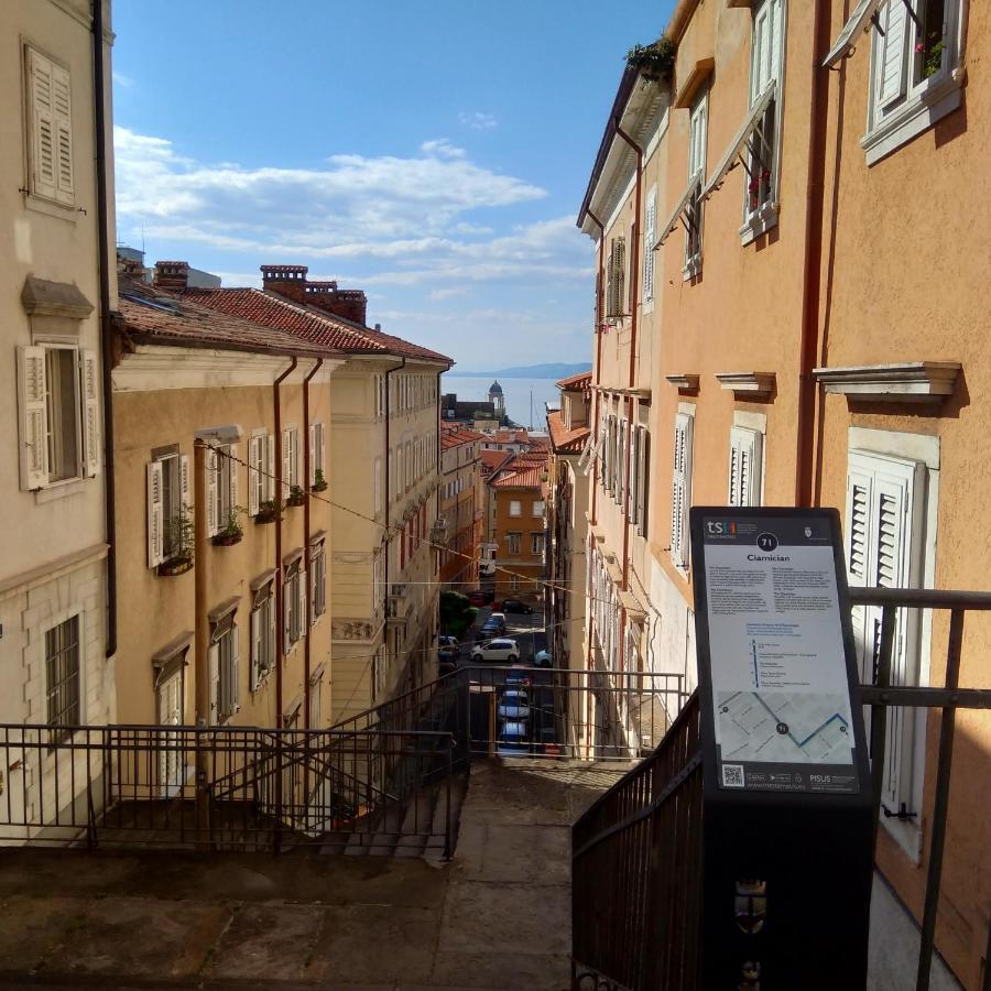 Casa Antica - Historical Apartment In Old City Center Trieste Exterior foto