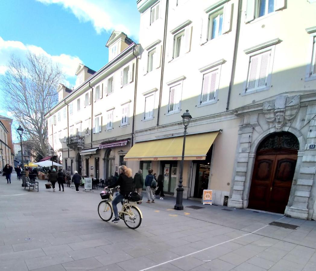 Casa Antica - Historical Apartment In Old City Center Trieste Exterior foto