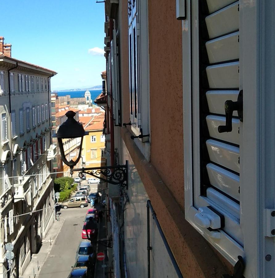 Casa Antica - Historical Apartment In Old City Center Trieste Exterior foto